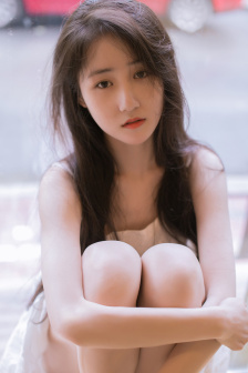 三更2饺子趴桌子
